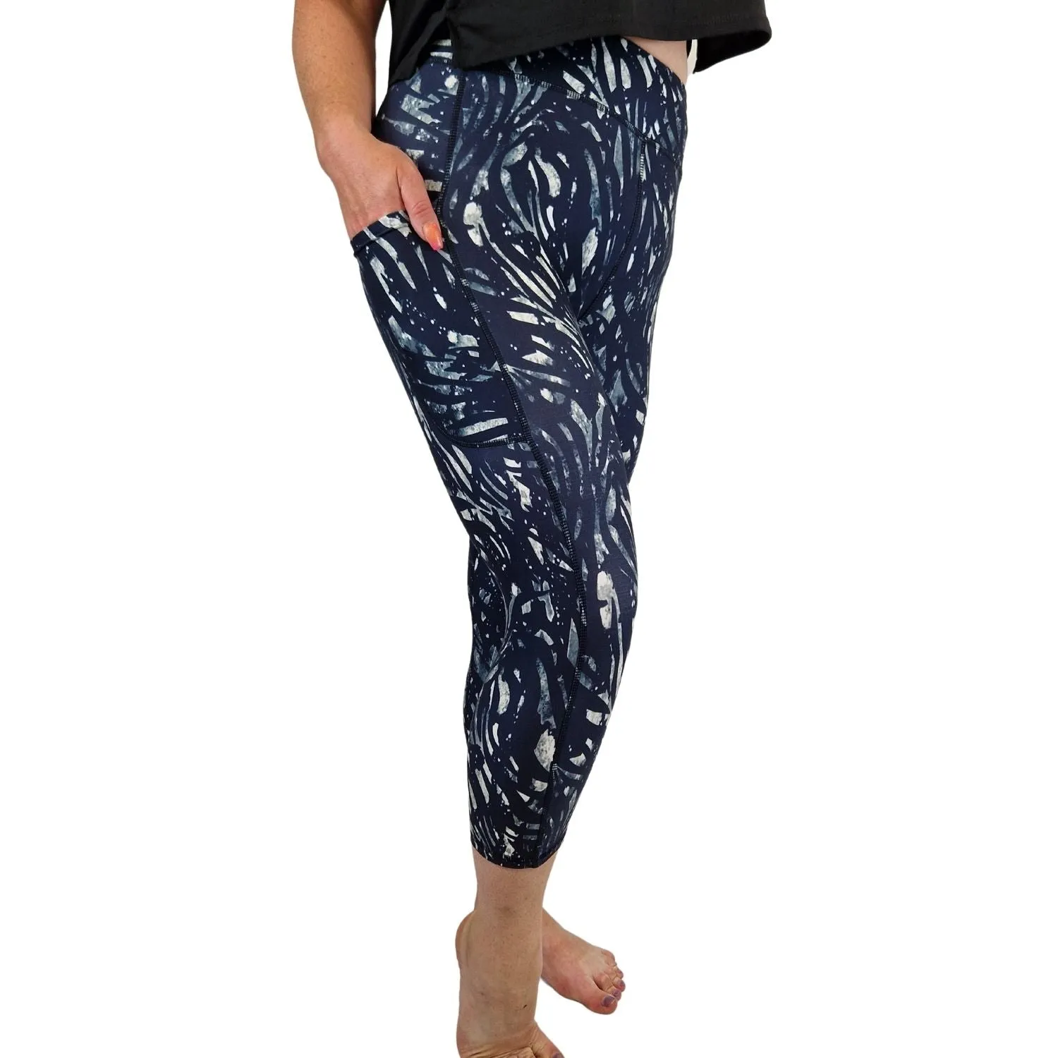 SCULPT Yoga Capri Leggings - Monochrome Stripes