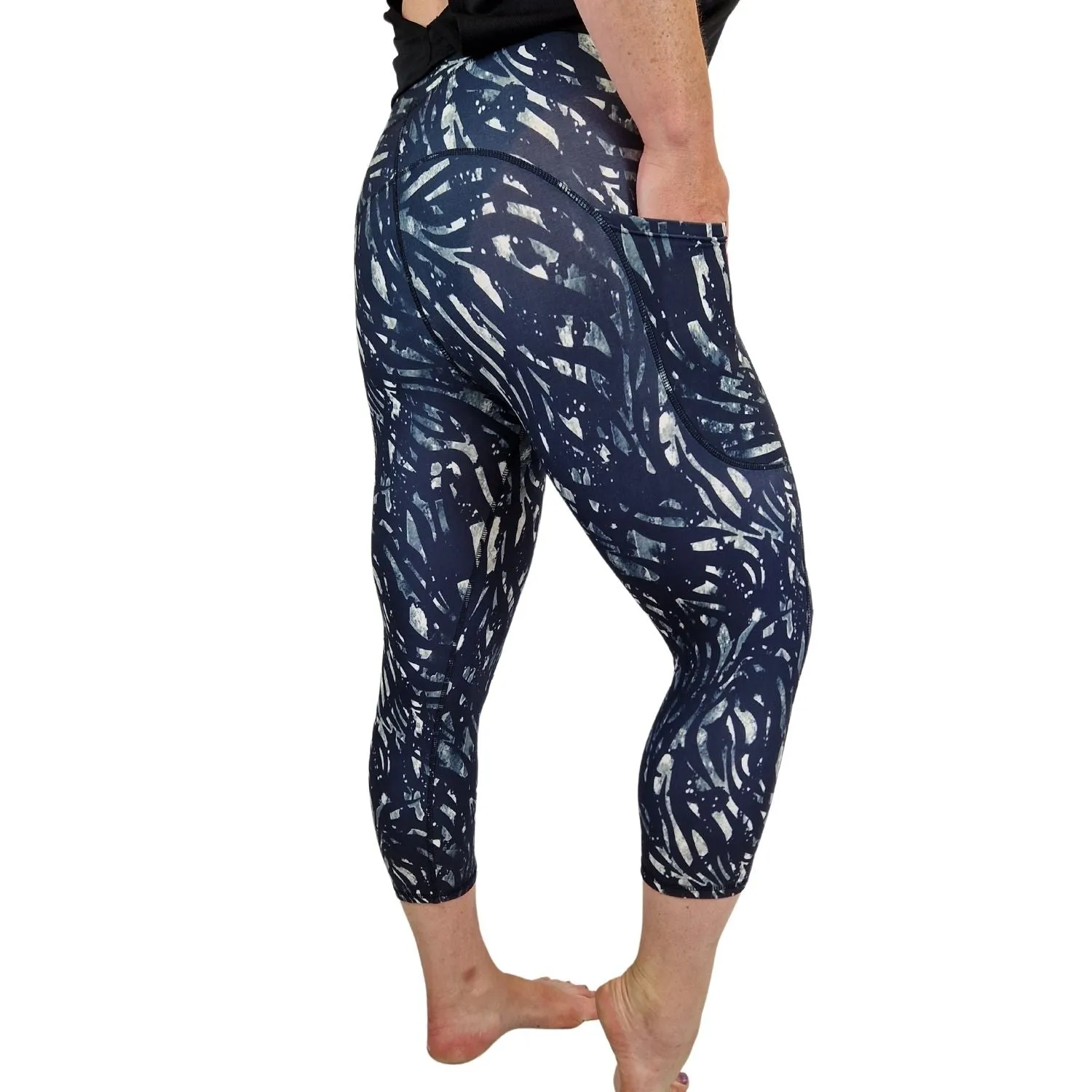 SCULPT Yoga Capri Leggings - Monochrome Stripes