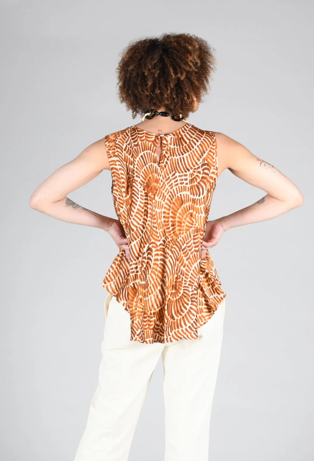 Sleeveless Blouse in Shell Print