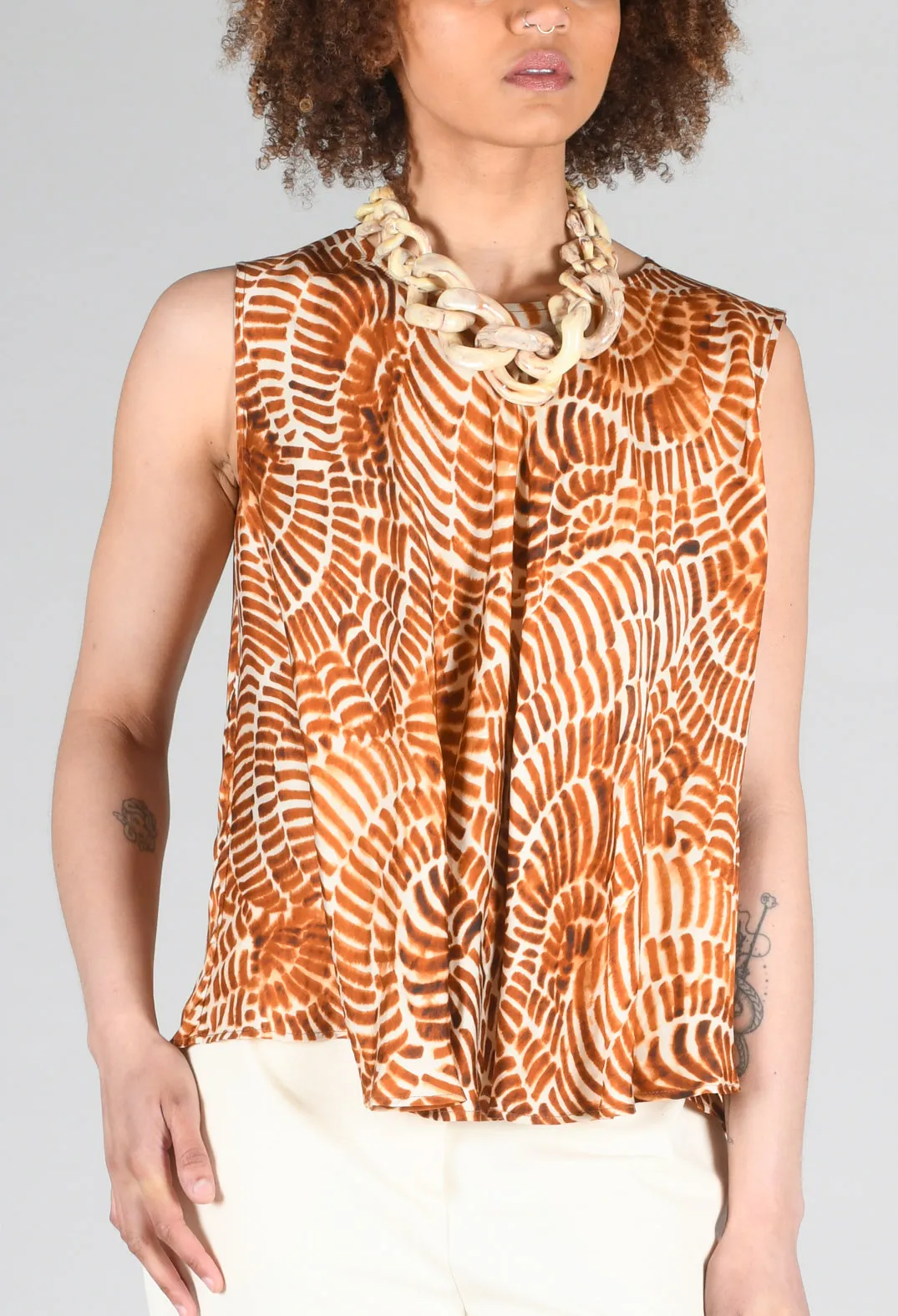 Sleeveless Blouse in Shell Print