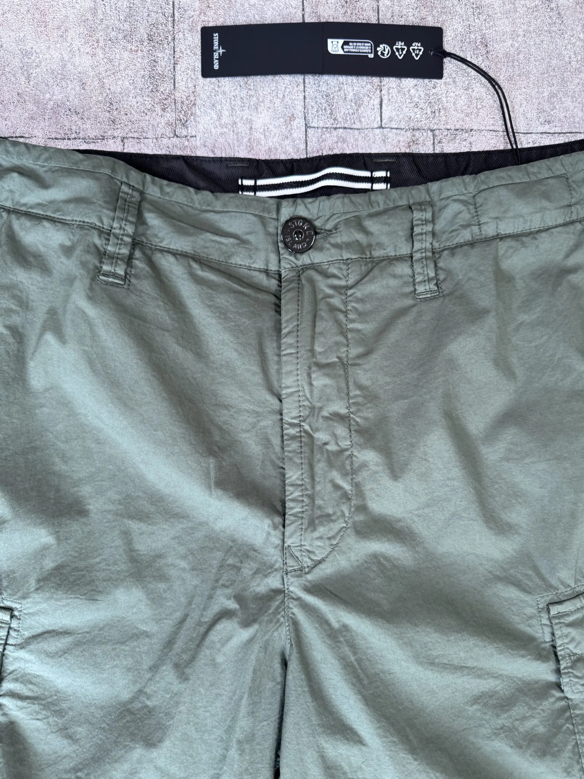 STONE ISLAND CARGO SHORTS