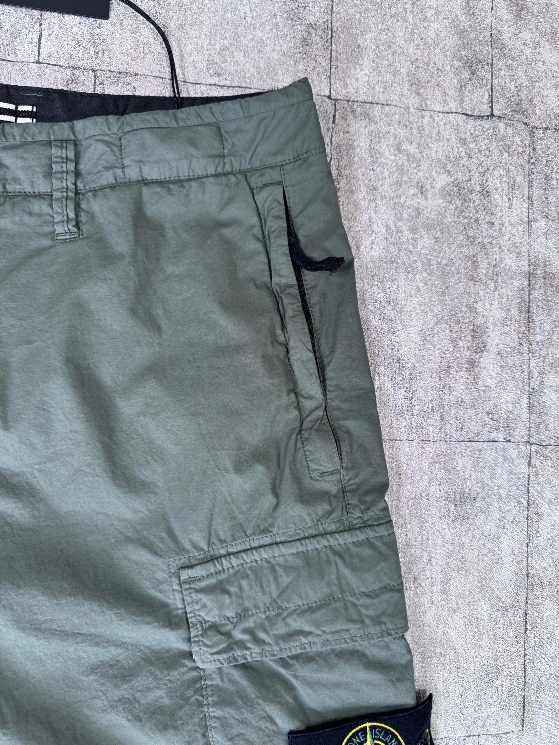 STONE ISLAND CARGO SHORTS