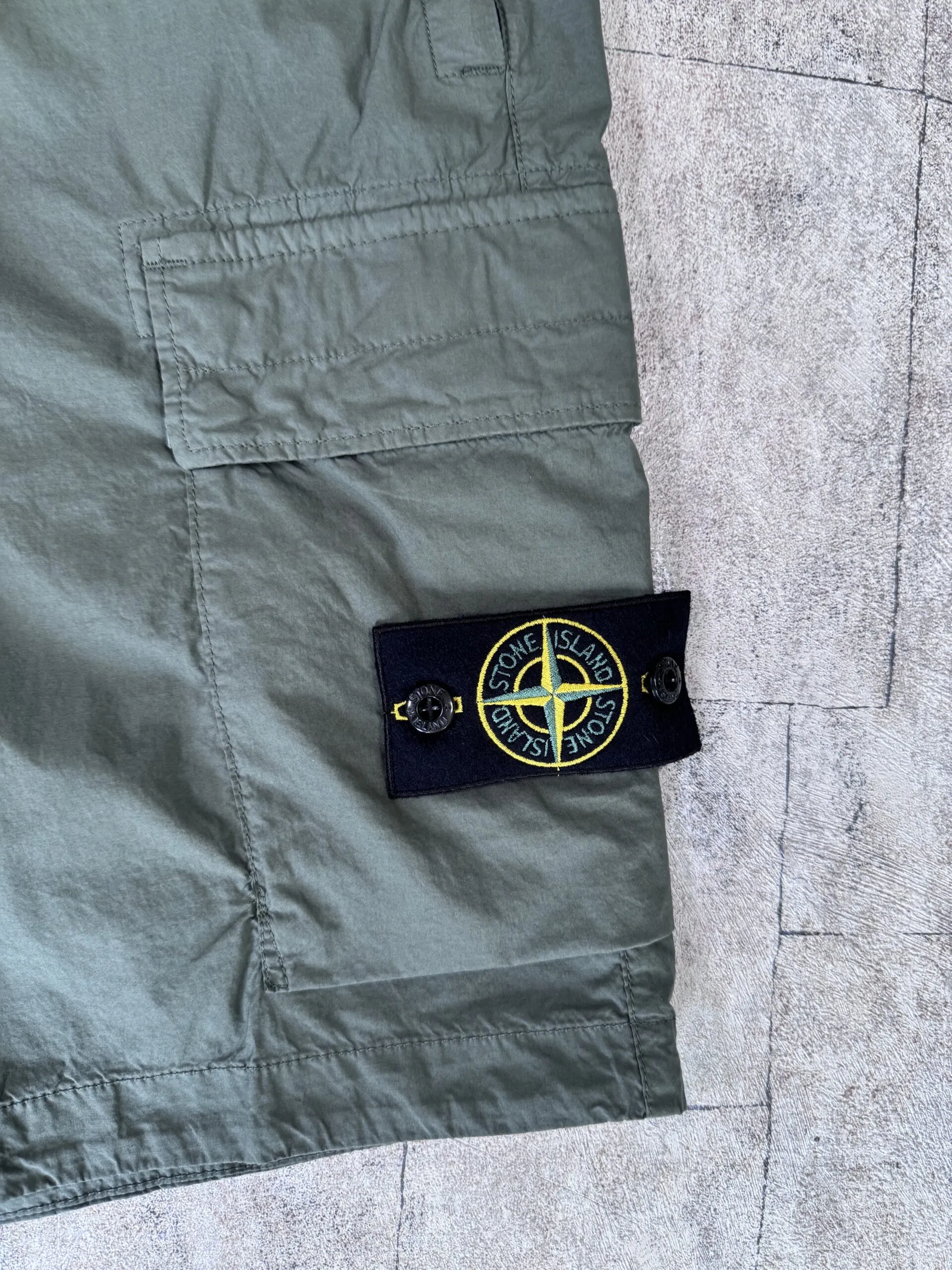 STONE ISLAND CARGO SHORTS