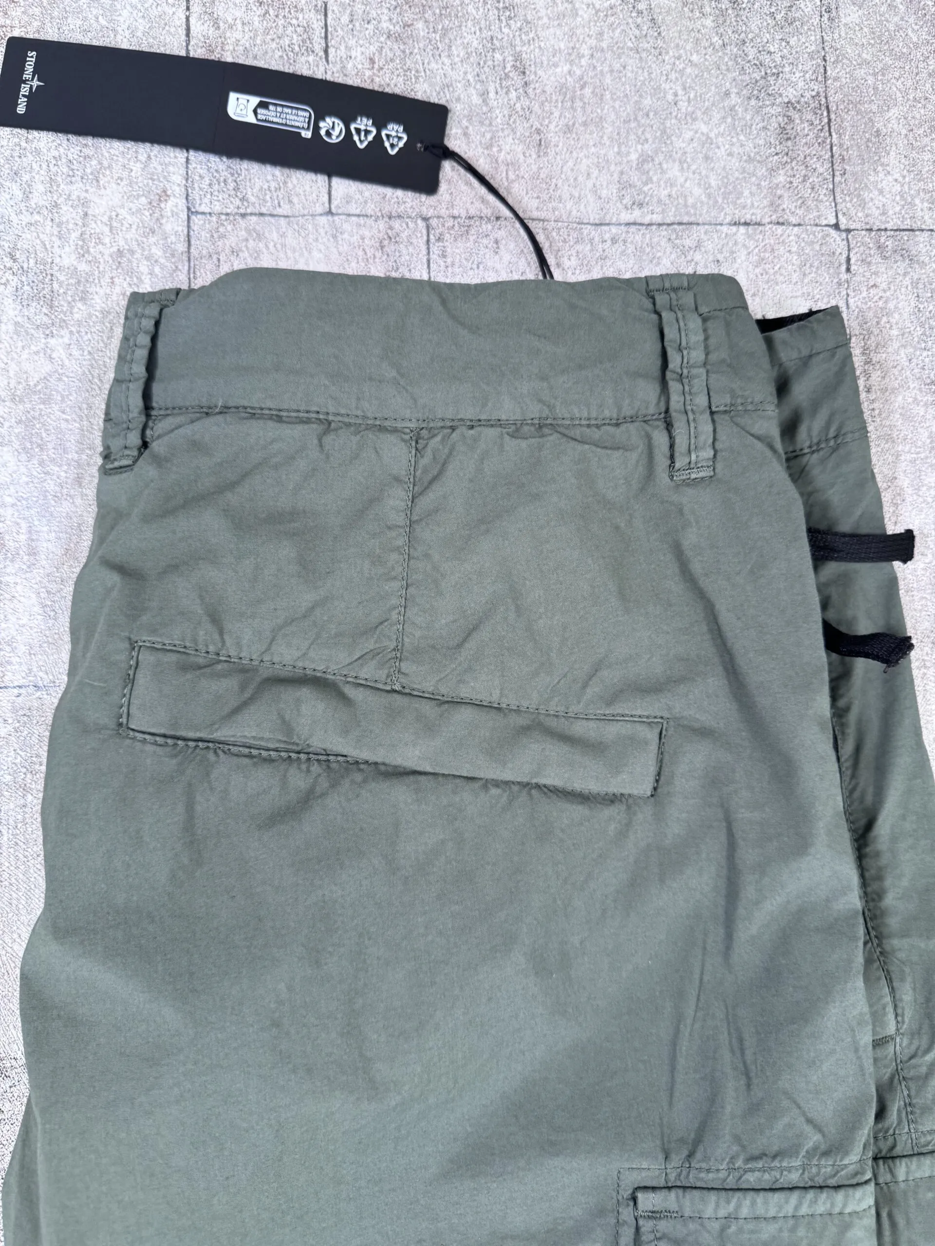 STONE ISLAND CARGO SHORTS