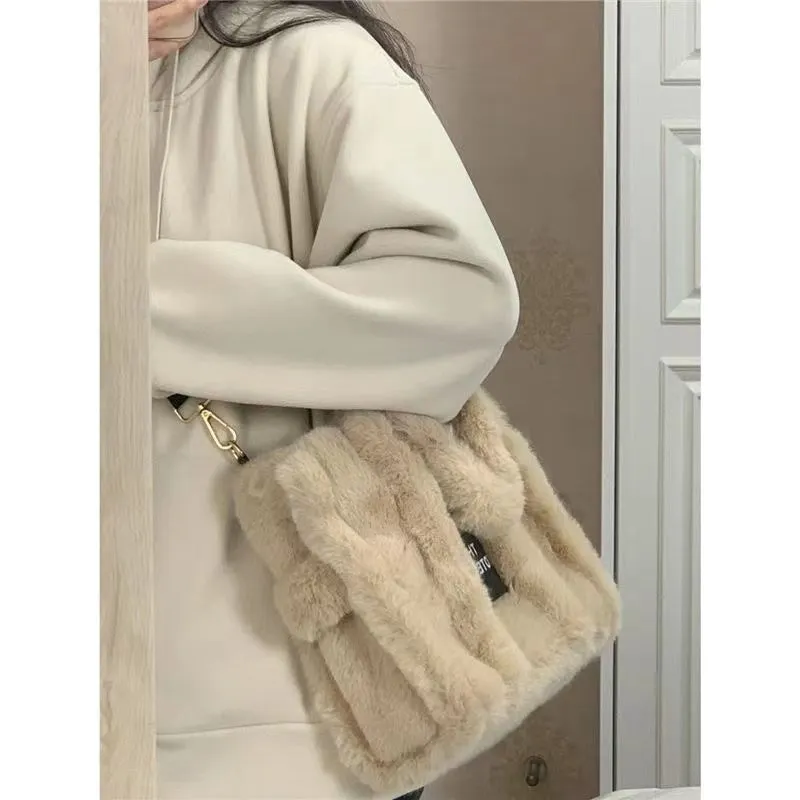 THE TOTE BAG Faux Fur Fluff Handbag